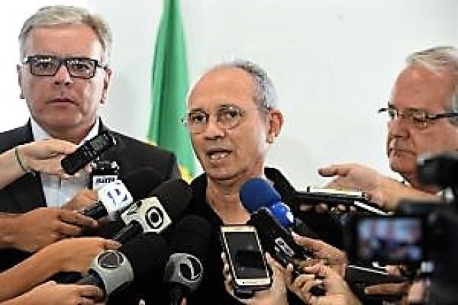 Governador Hartung fala em reestruturação da PM, em entrevista à imprensa