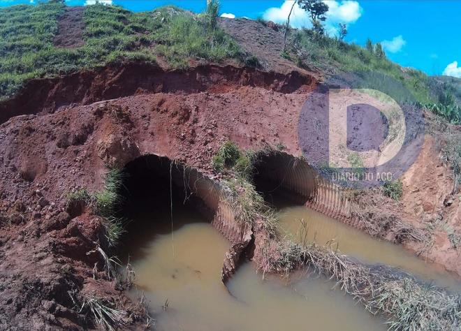 Trecho da BR-458 pode ser interditado por causa de estrutura metálica danificada em tubos 