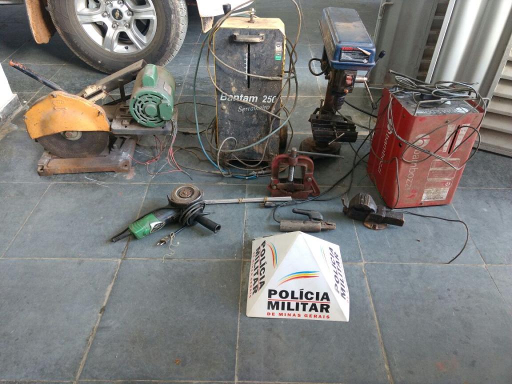 Na oficina foram apreendidas ferramentas usadas na fabricação