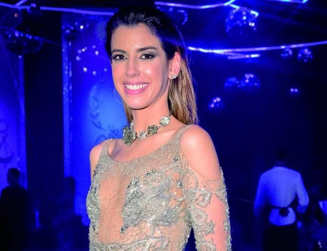 A blogueira Camila Coutinho no carnaval Vogue