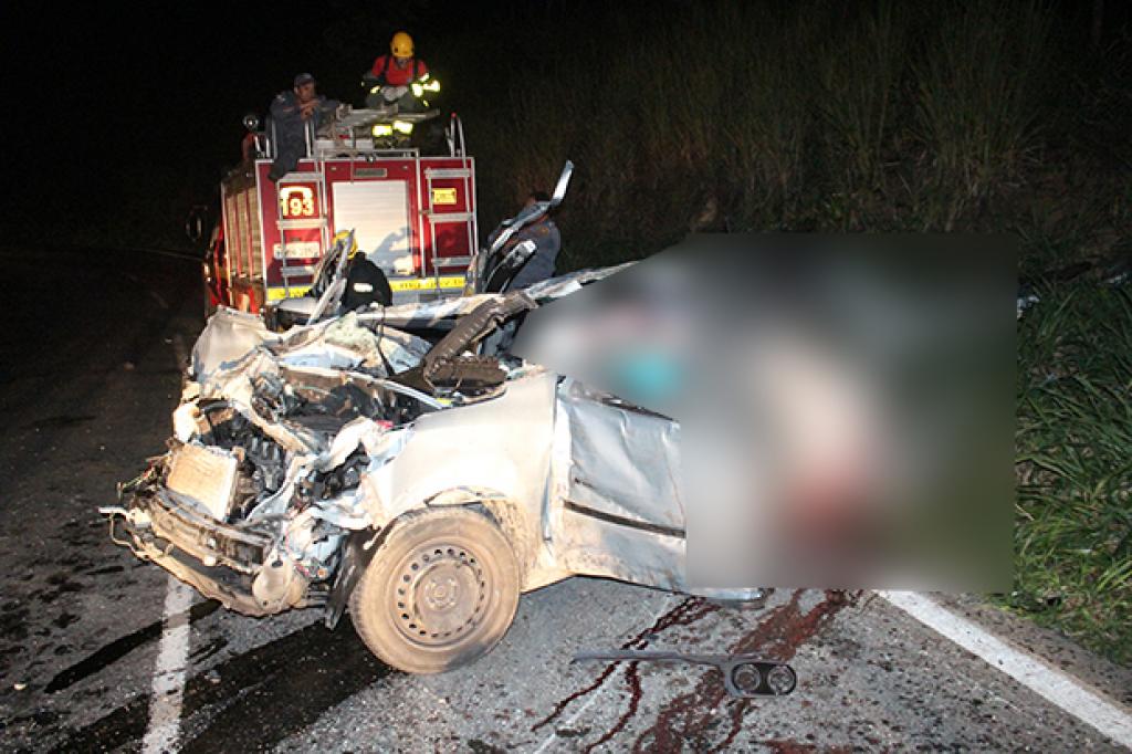 Família estava em um Chevrolet Ágile, que saiu destruído do acidente