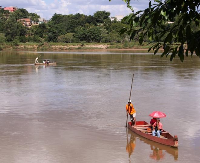 Além dos canoeiros que faziam a travessia do rio, outras pessoas prejudicadas pela lama também devem receber indenização