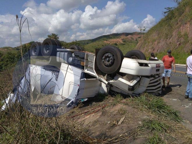 Corpo do motorista Davi Cordeiro ficou preso entre as ferragens da Scania, na BR-381, em Naque 