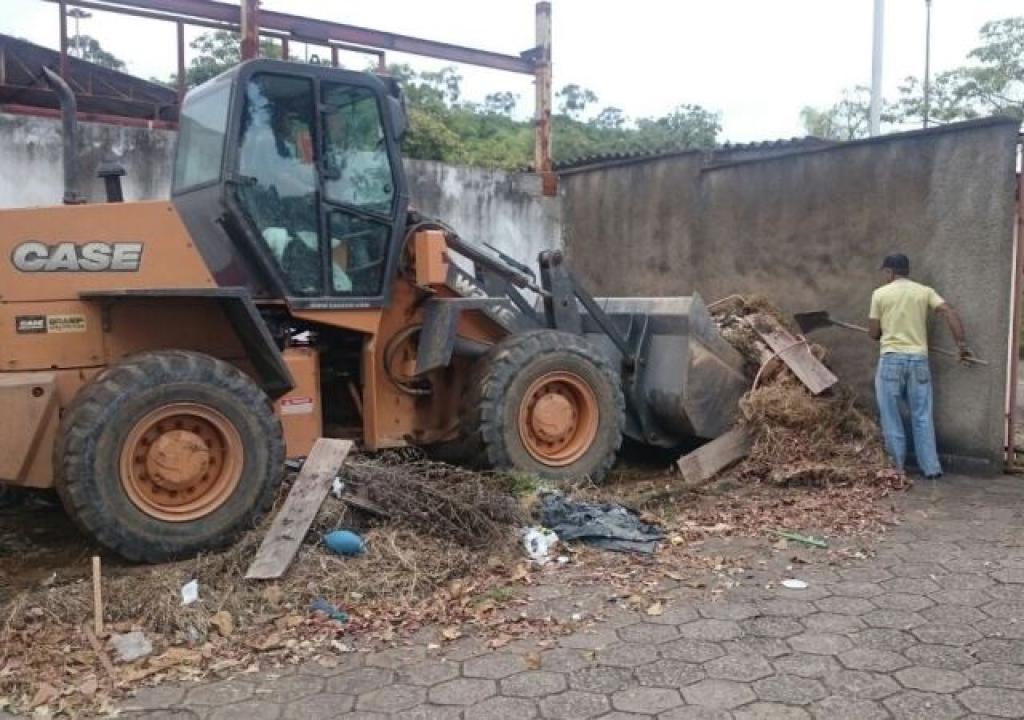 Proximidades da sede do Corpo de Bombeiros Militar também recebeu a limpeza