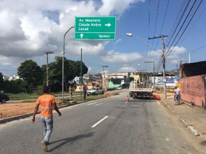 Os postes dos semáforos antigos foram retirados nesta terça-feira