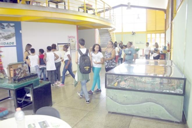 Além das escolas locais, estabelecimentos de ensino de várias cidades agendam visita aos equipamentos de ciência 