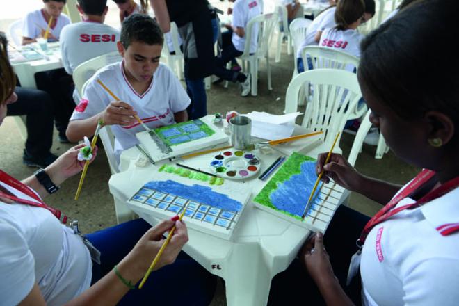 Os estudantes conheceram de perto o processo produtivo na Usiminas