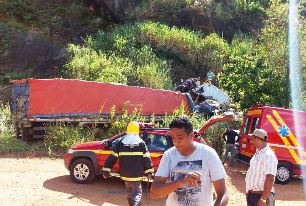 Jornal Minas  Mototaxistas protestam na porta da SARITUR em Nova