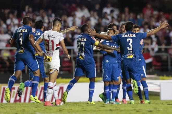 O Cruzeiro venceu o São Paulo por 2 a 0