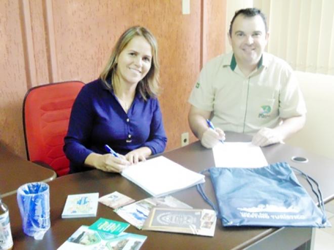 Convênio foi assinado na tarde de segunda-feira pela prefeita Luzia Teixeira de Melo