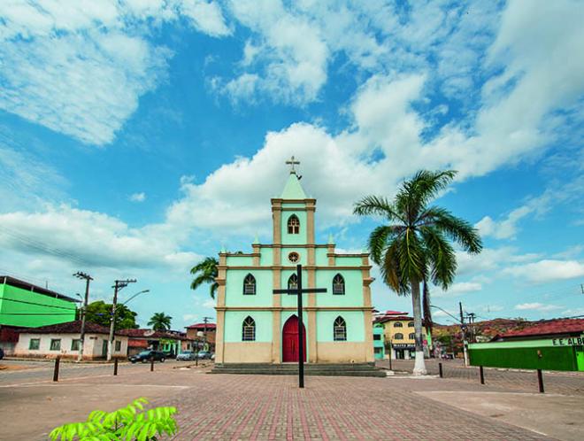 A praça da Igreja Matriz de Santana, onde tudo acontece em Paraíso