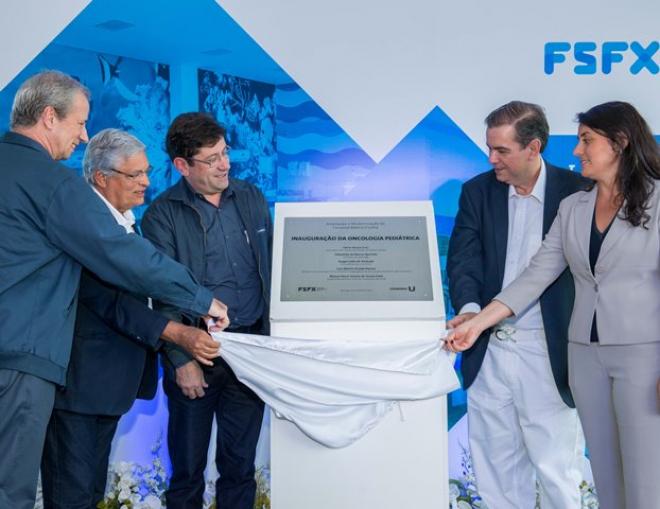 Sergio Leite, presidente da Usiminas; Jésus Nascimento, vice-prefeito de Ipatinga; Luís Márcio Araújo Ramos, diretor executivo da FSFX; Mauro Oscar Souza Lima, superintendente Geral de Hospitais da FSFX; e Adriana Araújo Ramos, subsecretária de Inovação e Logística em Saúde do Estado de Minas Gerais