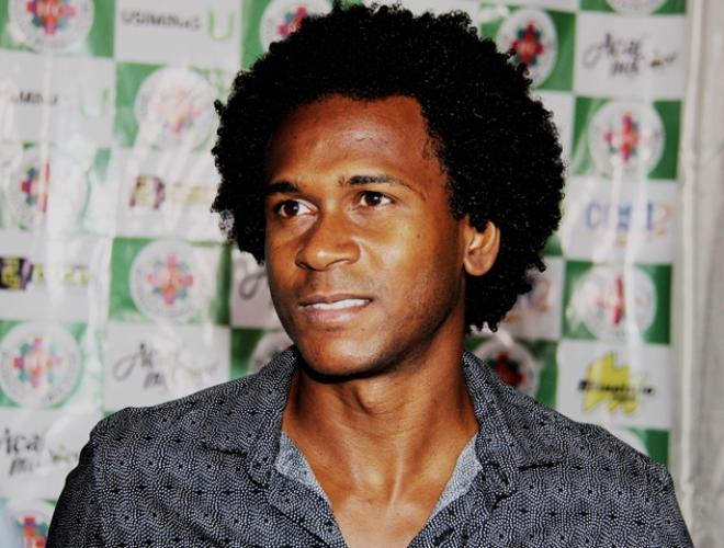 Um dos contratados foi o atacante Kanu, que atuou por último no futebol árabe