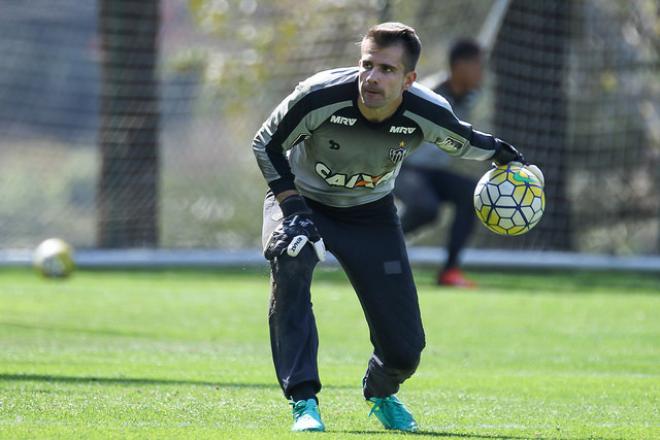 Victor apenas informou sobre a situação do pai para imprensa na final do Mineiro