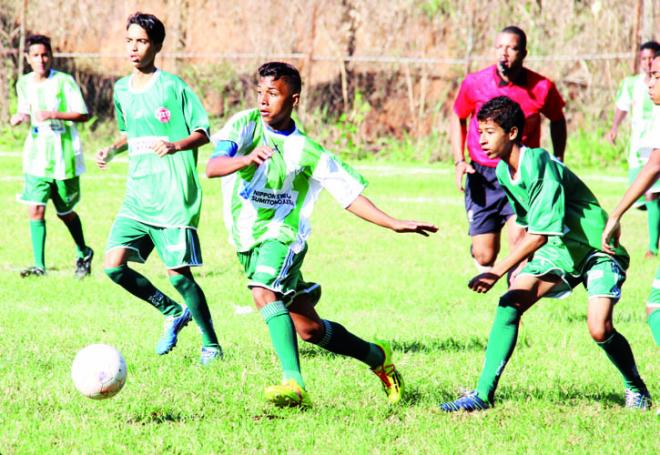 Muito esforço dos meninos do Sub-15 no Campo do Esperança; só faltou  gol para um bom jogo