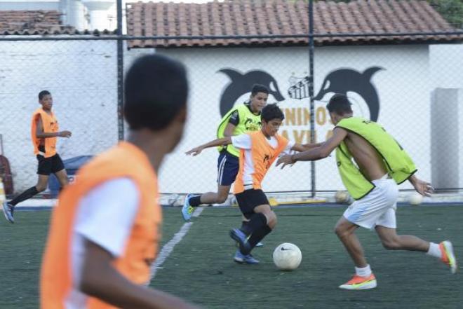 O futebol é o esporte mais praticado no Brasil reunindo quase 16 milhões de pessoas  