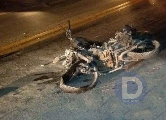 Motocicleta de Belo Oriente bateu de frente com Scânia de Betim