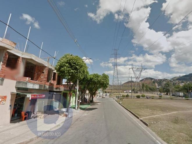 Os criminosos atacaram o estabelecimento localizado nesta avenida