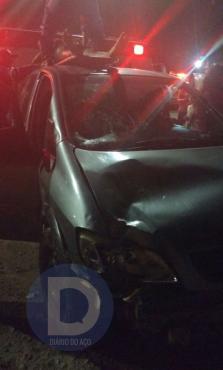 O motorista do carro trafegou por uma grande distância, até ser parado por motociclistas