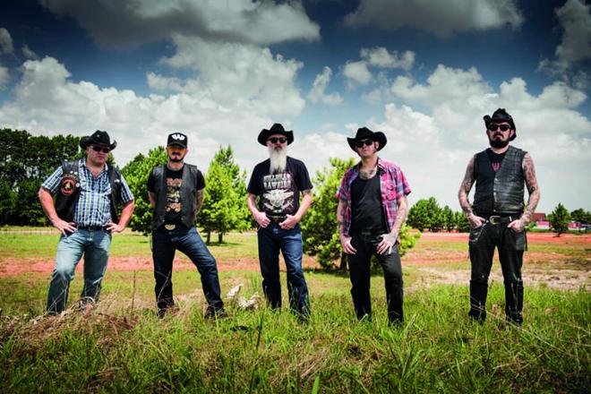 O show da banda O Bardo e o Banjo é um “convite à alegria”