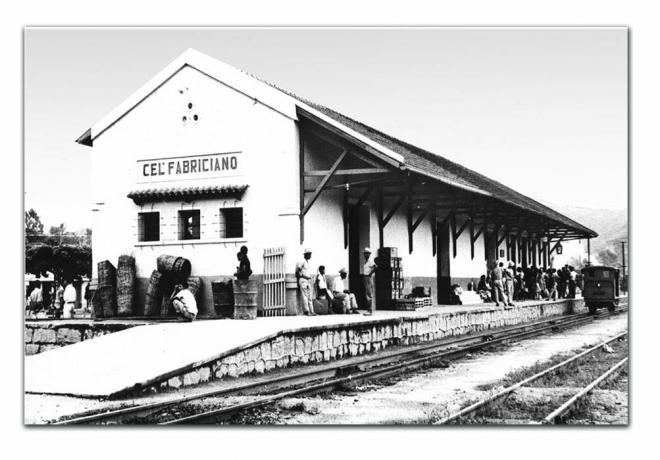 Antiga estação no Centro de Coronel Fabriciano, onde hoje é o terminal rodoviário 