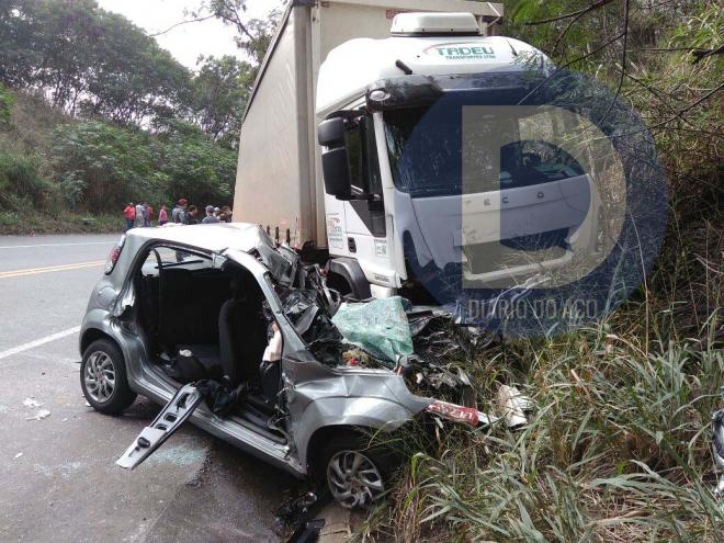 Acidente envolveu Fiat Uno,com placa de Belo Horizonte, e caminhão com placa de Betim