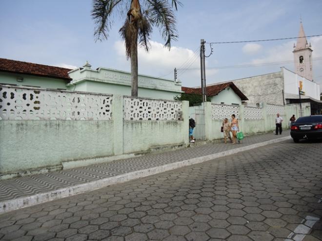 Os interessados deverão comparecer à secretaria da Escola Estadual Professor Pedro Calmon