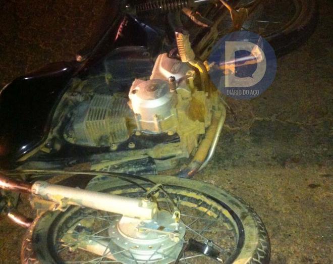 Com o impacto, condutor da moto e a passageira foram lançados no asfalto 