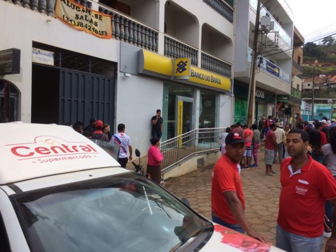 Troca de tiros assustou, na pequena cidade de Santa Margarida, Zona da Mata mineira: um cabo PM morreu e um vigilante ferido a tiros 