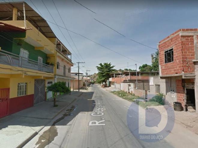 A briga que resultou em dois esfaqueados, na noite de sábado, ocorreu nesta rua