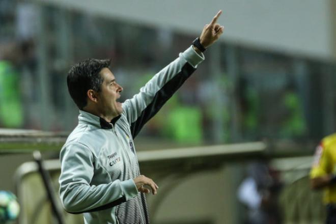  Diogo Giacomini dirigiu a equipe neste domingo e lamentou a derrota por 2 a 1 para o Vasco, no Horto, pelo Brasileirão