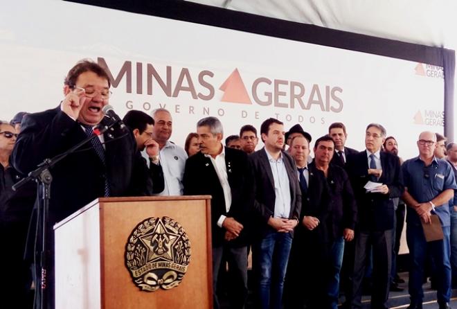 Celinho lembrou a mobilização pela retomada da pavimentação e lembrou que o governador cumpria uma promessa de campanha 