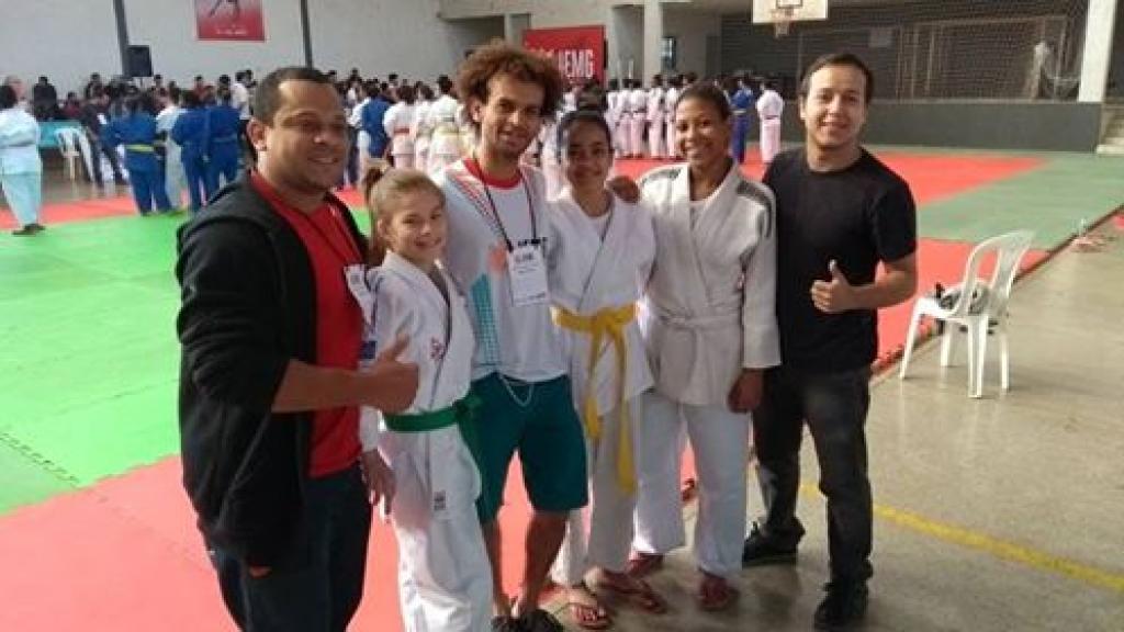 Carlos Venâncio( Coord. do Judô do programa Novo Mais Educação), Luizza Eduarda (medalhista), Laudenir Vieira( gerente de Juventude), Laís Miranda( medalhista), Thainá Rodrigues (medalhista), Raphael Magalhães (professor)