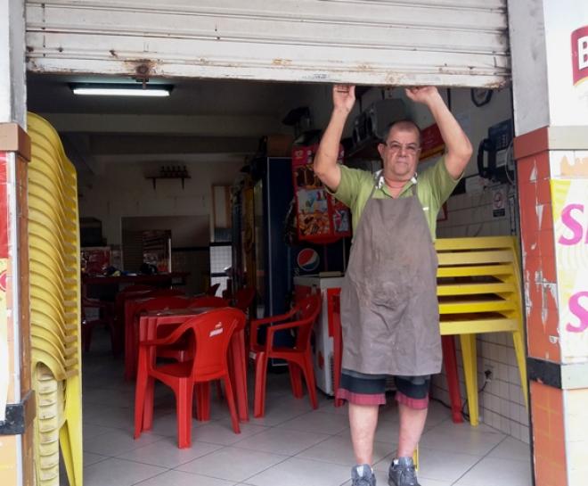 A seção do site do vereador Nardyello Rocha (www.vereadornardyellorocha.com.br) apresenta a história de pioneiros de diversos segmentos de Ipatinga, e este mês, destaca o dono de bar Carlinhos