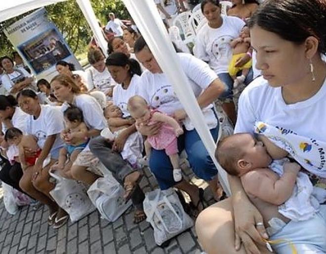Mães amamentando: médica esclarece alguns mitos e verdades sobre a amamentação