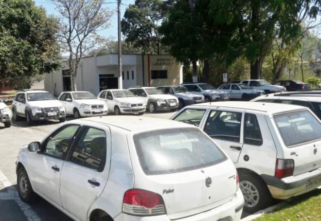 Ao todo, 106 veículos usados em diversas repartições do estado foram colocados em leilão