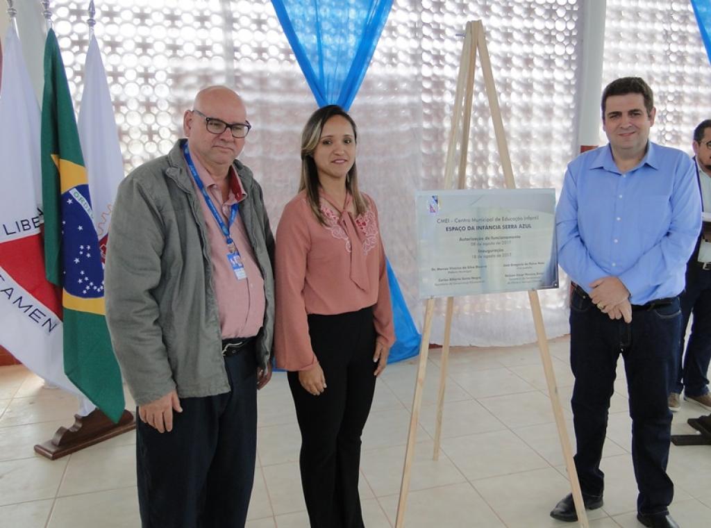  Secretário de Governança Educacional Carlos Alberto Serra Negra, Diretora do CMEI Evodia Miranda e o Prefeito Dr. Marcos Vinicius