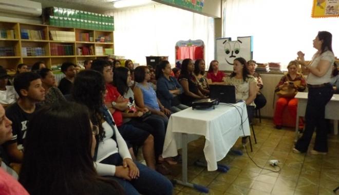 Pais e estudantes participam de reformulação do PPP na E. M. Padre Bertollo
