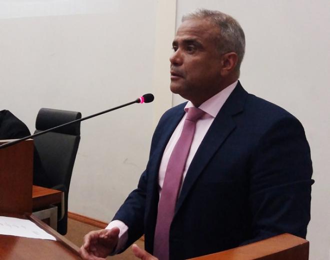 O parlamentar explica que caso o estabelecimento tenha local reservado à prática da amamentação, a lactante não pode ser obrigada a utilizá-lo