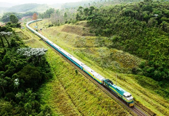 Viagem de trem entre Minas Gerais e Espírito Santo é alternativa para passeio nos feriados do segundo semestre 