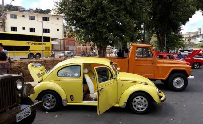 Os visitantes contaram com exposição de carros antigos e de fotografias