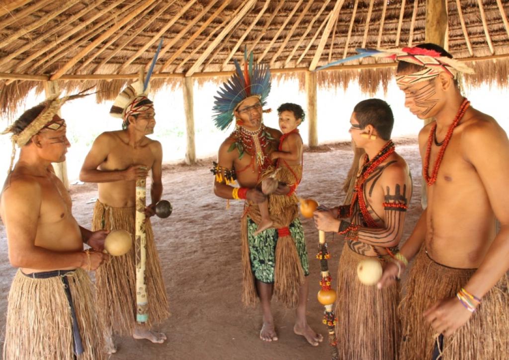 Índios de todas as tribos se unem em abraço à Represa do