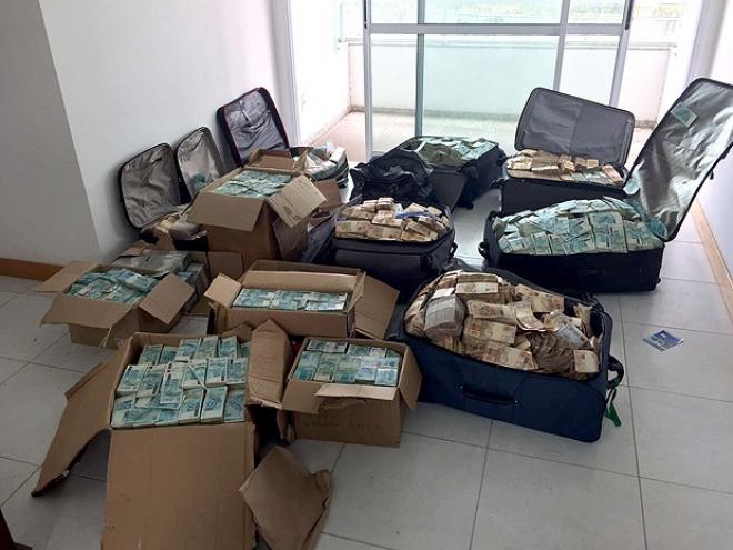 Dinheiro encontrado em imóvel usado por Gedel Vieira, ex-ministro de Michel Temer 