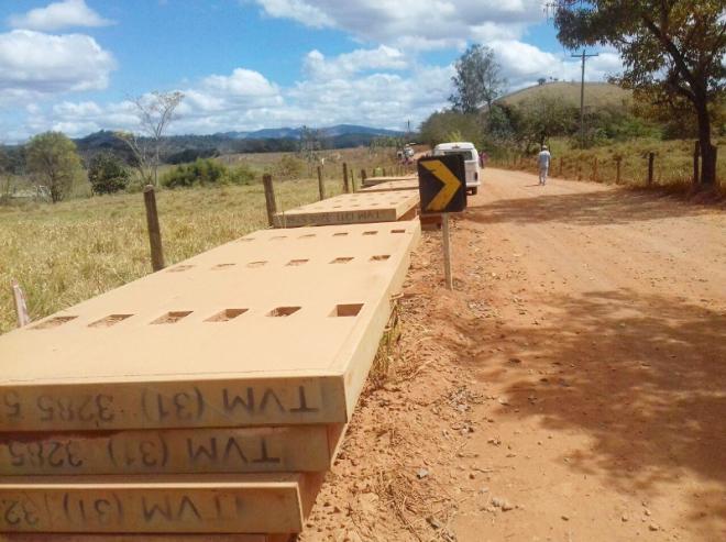 Com a topografia foram iniciadas as obras de substituição da antiga ponte de madeira de Naque-Nanuque