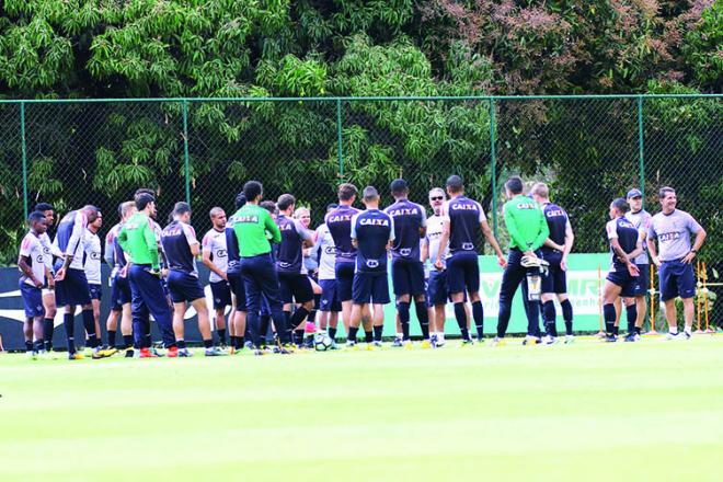 Micale pediu aos jogadores empenho para evitar novos revés em casa