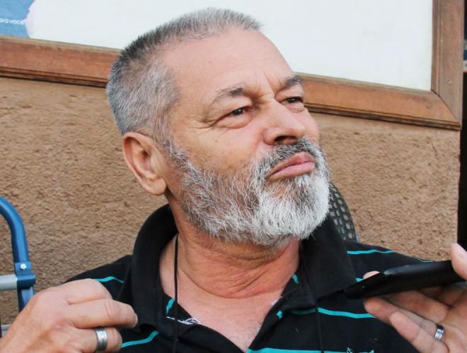 Joaquim Maria Lima, 64 anos, aposentado: O prefeito que nós temos hoje é um prefeito provisório, que é o presidente da Câmara, e a avaliação do mandato dele durante esse tempo é boa. Dentro das suas limitações, tem feito um bom trabalho. Agora, dentro dessa situação política, nós estamos esperando que a justiça dê uma resposta mais rápida porque Antônio Dias precisa sair desse impasse. Além disso, aqui na cidade falta dinheiro para tudo, educação, saúde e etc.