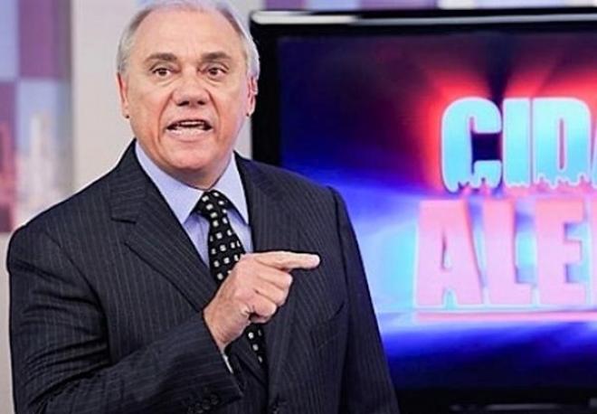 Rezende já tinha carreira e fama consolidada, mas inovações simples e objetivas no Cidade Alerta (corta pra mim) o projetaram ao topo do sucesso e também dos memes na internet.  