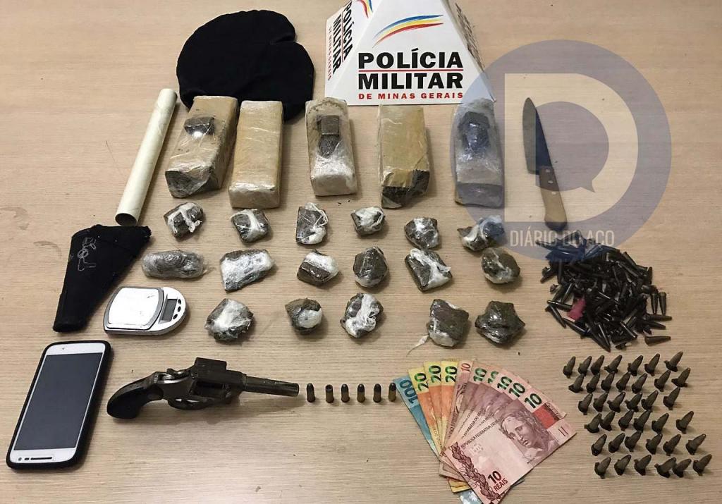 Resultado da apreensão no bairro Caravelas, na noite de sábado 