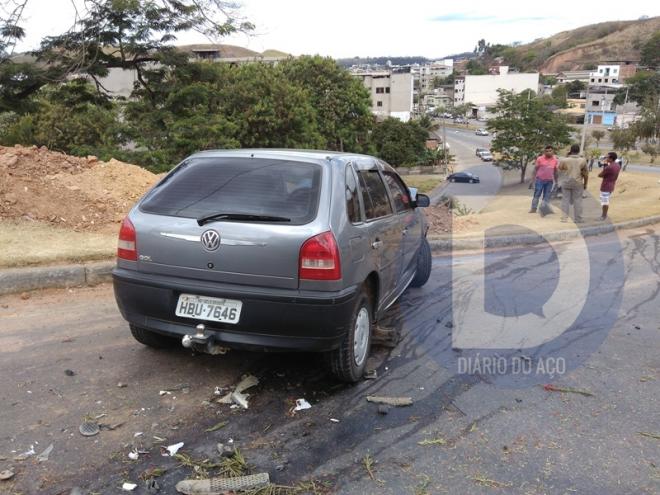 O motorista do Gol se assustou e perdeu o controle ainda na BR-381, ao tentar acessar o bairro Caravelas