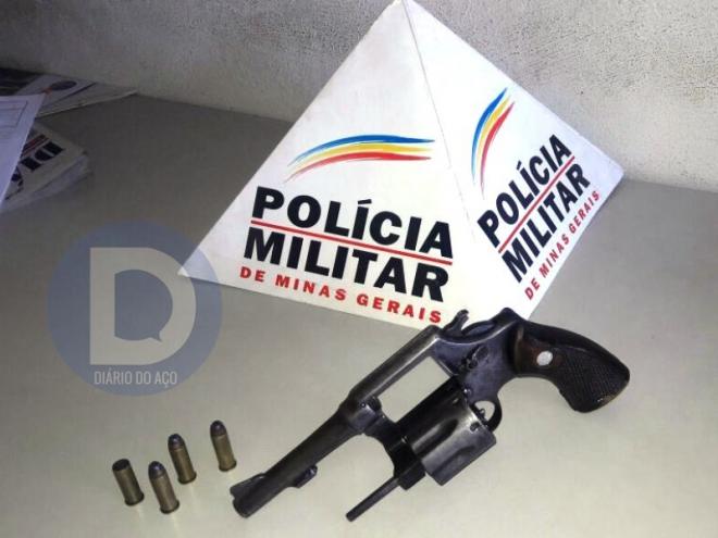 O revólver de calibre 38 usado na tentativa de homicídio foi localizado pelos policiais militares